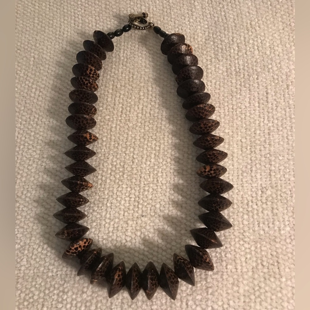 Palm wood necklace